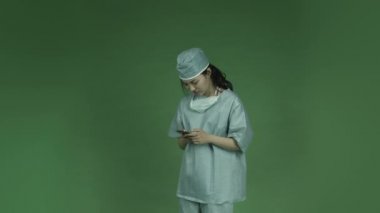 Asyalı kadın doktor cerrah