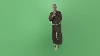 Keşiş dua ediyor