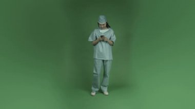 Asyalı kadın doktor cerrah