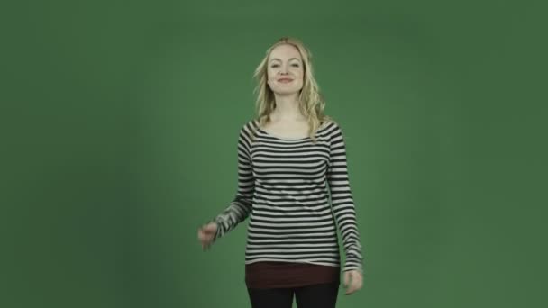 Жінка жестикулює великий палець вгору знак — стокове відео