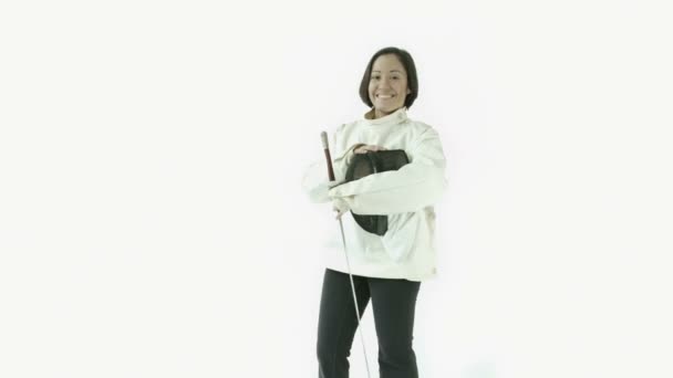 Girl fencing with sword confident — Stock Video