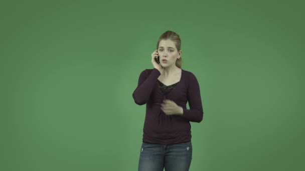 Ragazza caucasica sul cellulare — Video Stock