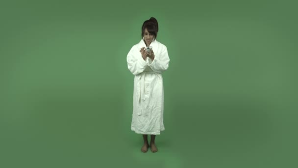 Indian woman in bathrobe — Stock Video