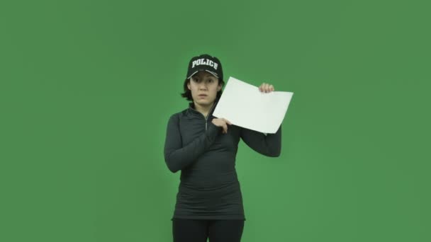 空白記号と動転している警察の少女 — ストック動画