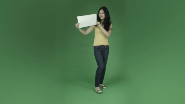 Woman with blank sign — Stock Video