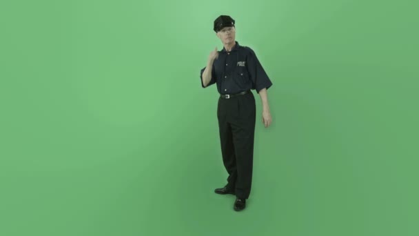 Policía haciendo llamarme señal de mano — Vídeos de Stock