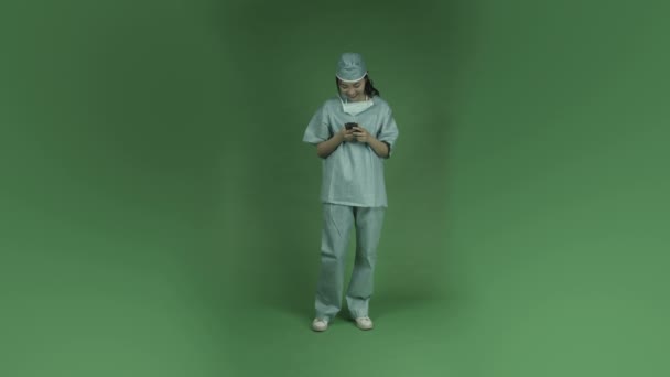 Mujer asiática médico cirujano — Vídeo de stock