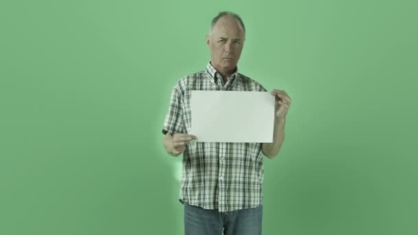 Hombre con signo en blanco — Vídeo de stock
