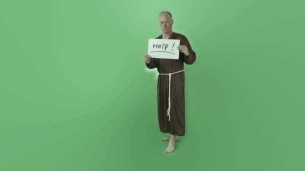 Монах держит знак помощи — стоковое видео