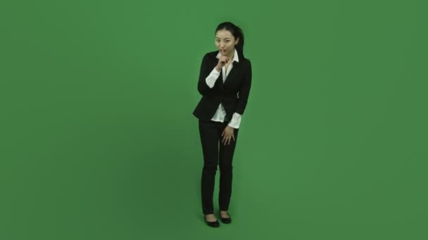 Mujer de negocios con un secreto — Vídeos de Stock