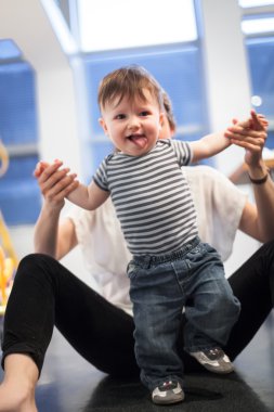 Oğlum annesi ile oynama