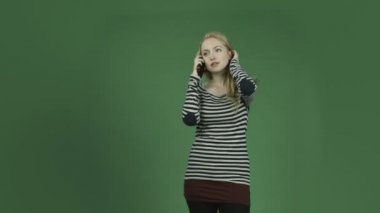 kadın konuşan cep telefonu