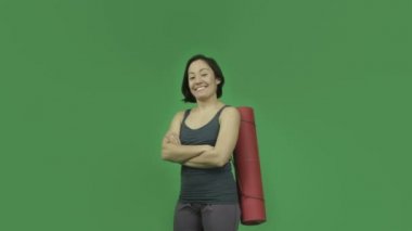 Sportif kız kendinden emin gülümseyen