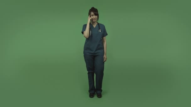 Hintli kadın doktor — Stok video