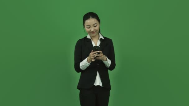 Mujer tomando fotografía selfie — Vídeos de Stock