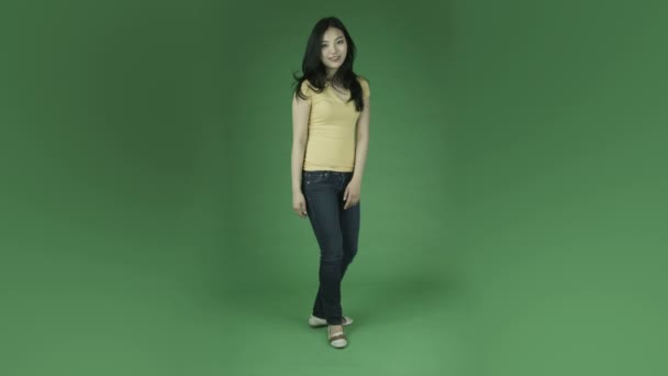 Asian woman with a secret — Stock Video