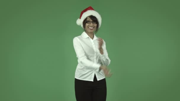 Business woman in chrsitmas hat — Stock Video