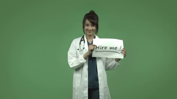 Female doctor with hire me sign — Stock Video