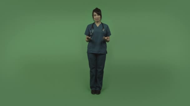 Женщина-врач — стоковое видео