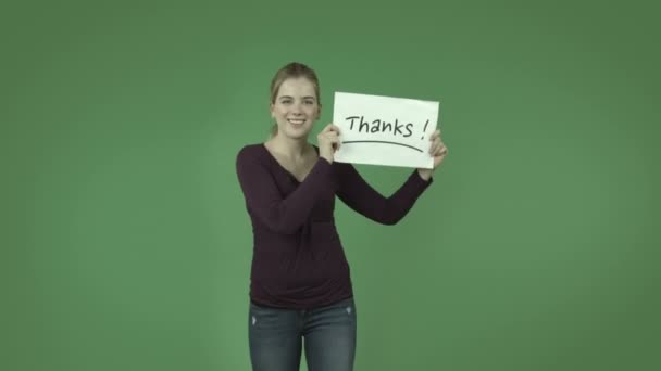 Mädchen dankbar mit Dankesschild — Stockvideo