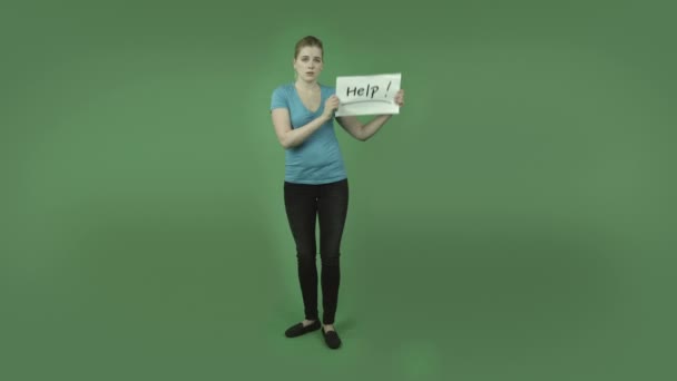 Casual Mädchen mit Hilfe Zeichen — Stockvideo