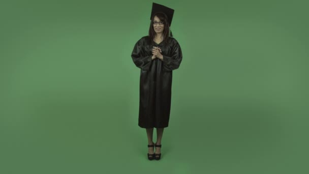 Graduado estudiante adulto — Vídeo de stock