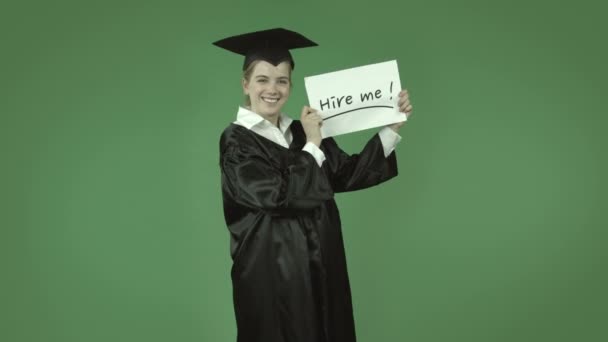 Estudiante graduado en busca de trabajo — Vídeo de stock