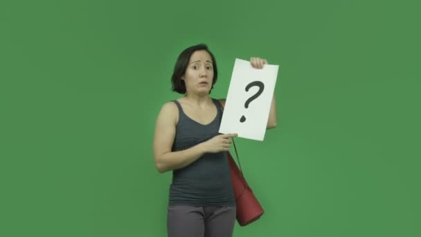 Sporty girl confused with question mark — Stock Video