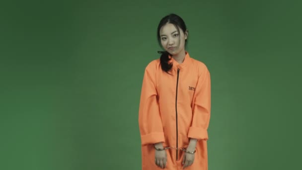 アジアの女性の囚人 — ストック動画