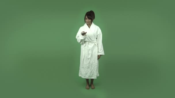 Indian woman in bathrobe — Stock Video