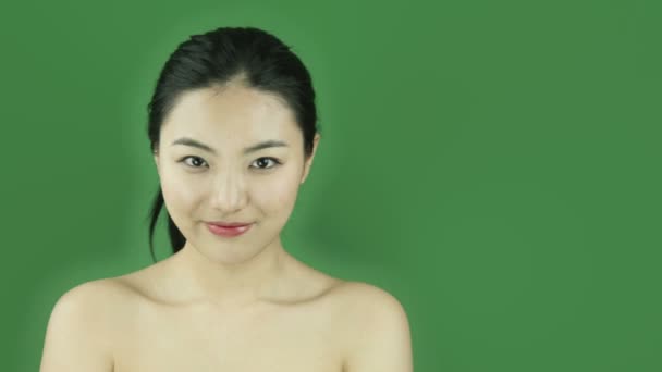 Chica desnuda con un secreto — Vídeos de Stock