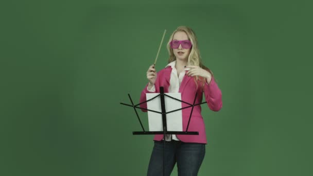 Woman music conductor — Stock Video