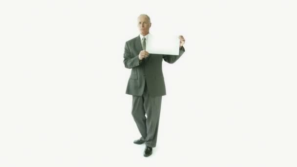 Businessman holding blank sign — Stock Video