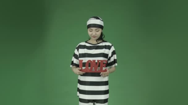 Woman prisoner  in love — Stock Video