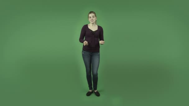 Kız konuşurken röportaj — Stok video