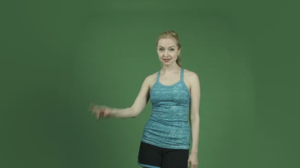 Parmak çarpı işareti olan kadın — Stok video