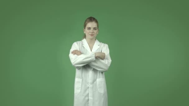 Confident girl with arms crossed — Stock Video