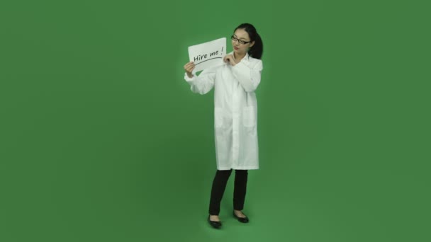 Scientist with hire me sign — Stock Video