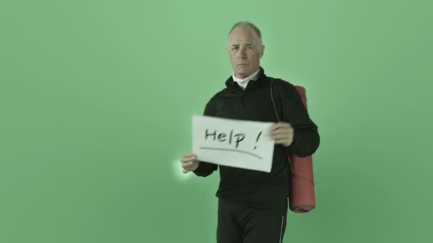 Σπορ άνθρωπος κρατάει πινακίδα βοήθεια — Αρχείο Βίντεο