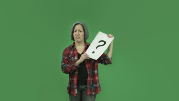 Girl confused with question mark sign — Stock Video