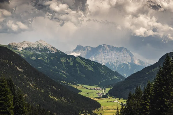 Vista Panorámica Del Paisaje Montañoso Cielo Nublado Austria — Foto de Stock
