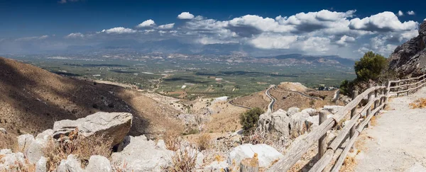 Hermoso Paisaje Ajardinado Bajo Cielo Nublado — Foto de Stock