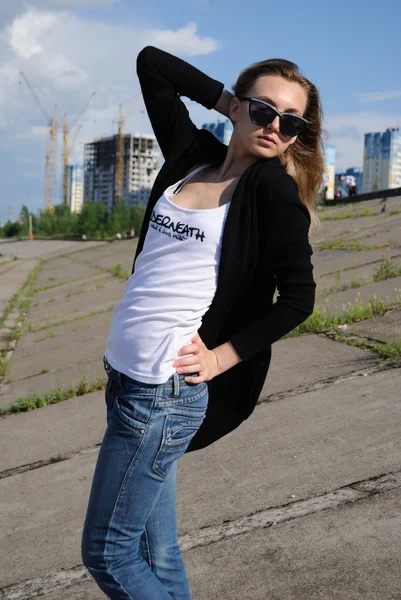 Urban girl in city environment — Stock Photo, Image