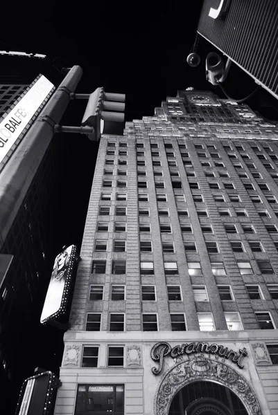 Edificio Paramount en Times Square, Nueva York, foto en blanco y negro — Foto de Stock