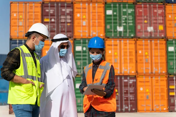 Empresario Oriente Medio Ingenieros Con Máscara Facial Trabajando Fuera Gran — Foto de Stock