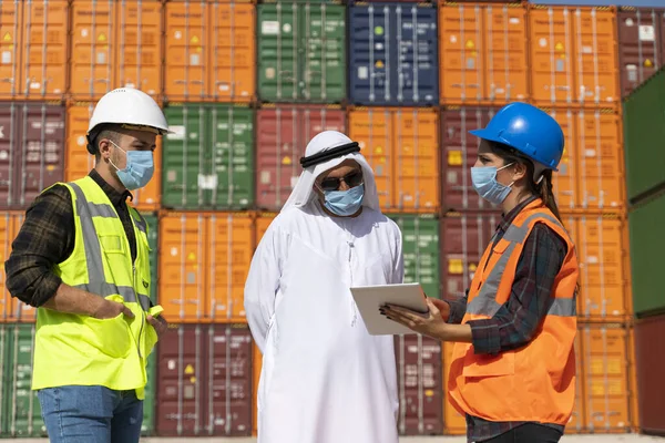 Middle Eastern Businessman Engineers Face Mask Working Large Commercial Dock — Stock Photo, Image