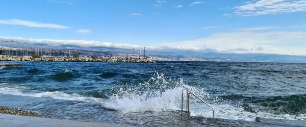 Costa Mar Durante Forte Vento Sul Que Cria Ondas Que — Fotografia de Stock