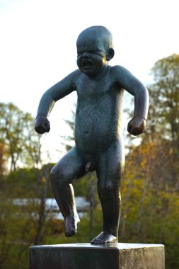 Oslo, Norveç, 23 Ekim 2021. Ünlü Kızgın Çocuk veya Spitfire heykeli Gustav Vigeland, Oslo, Frogner Park