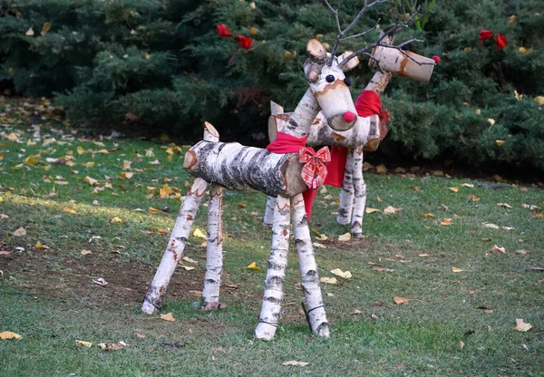 Linda Decoración Venados Navidad Madera Prado Parque Durante Las Vacaciones — Foto de Stock