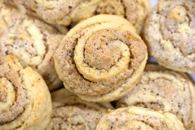 İçi organik gevrek kavrulmuş kurabiyelerin üst görüntüsü